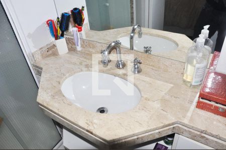 Apartamento à venda com 77m², 3 quartos e 2 vagasBanheiro Quarto 01 Suíte