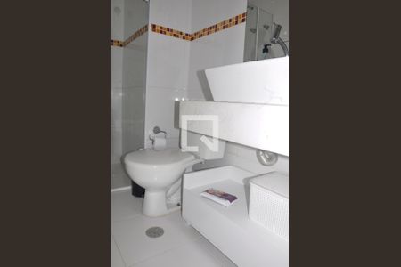 Apartamento à venda com 77m², 3 quartos e 2 vagasBanheiro Social