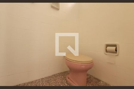Banheiro de Serviço de apartamento para alugar com 2 quartos, 68m² em Centro, Santo André