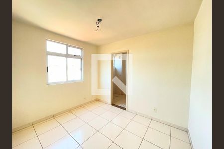 Sala de apartamento à venda com 2 quartos, 54m² em João Pinheiro, Belo Horizonte