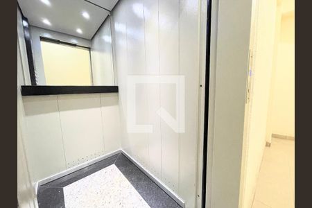 Apartamento à venda com 64m², 2 quartos e 2 vagasElevador