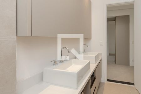 Apartamento à venda com 197m², 3 quartos e 3 vagasBanheiro da Suíte 1