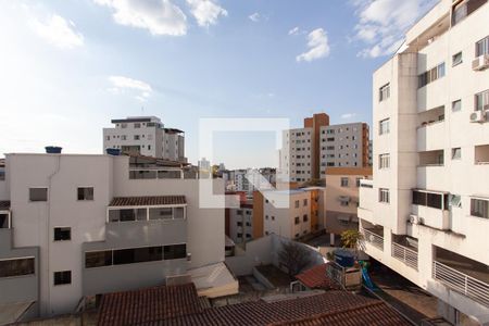 Vista da Sala de apartamento para alugar com 3 quartos, 89m² em Manacás, Belo Horizonte