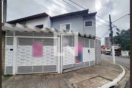 Casa à venda com 122m², 3 quartos e 2 vagasFachada