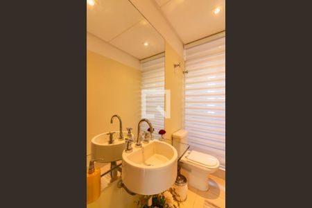 Casa à venda com 350m², 6 quartos e 6 vagas Casa à venda com 350m², 6 quartos e 6 vagasLavabo