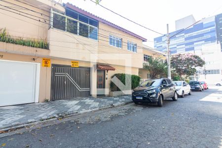 Casa à venda com 350m², 6 quartos e 6 vagas Casa à venda com 350m², 6 quartos e 6 vagasFachada