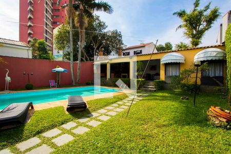 Casa para alugar com 373m², 3 quartos e 5 vagas Casa para alugar com 373m², 3 quartos e 5 vagasPiscina/Jardim