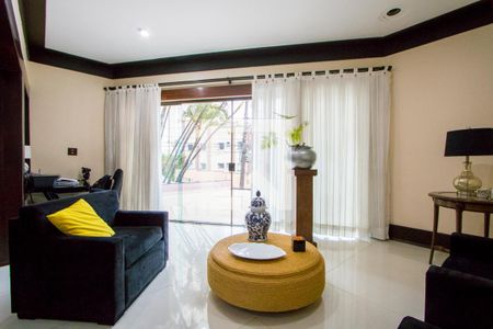 Casa para alugar com 373m², 3 quartos e 5 vagas Casa para alugar com 373m², 3 quartos e 5 vagasSala