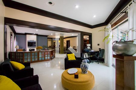 Casa para alugar com 373m², 3 quartos e 5 vagas Casa para alugar com 373m², 3 quartos e 5 vagasSala