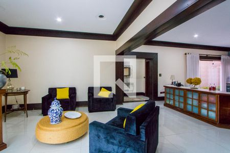 Casa para alugar com 373m², 3 quartos e 5 vagas Casa para alugar com 373m², 3 quartos e 5 vagasSala