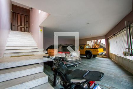 Casa para alugar com 373m², 3 quartos e 5 vagas Casa para alugar com 373m², 3 quartos e 5 vagasGaragem