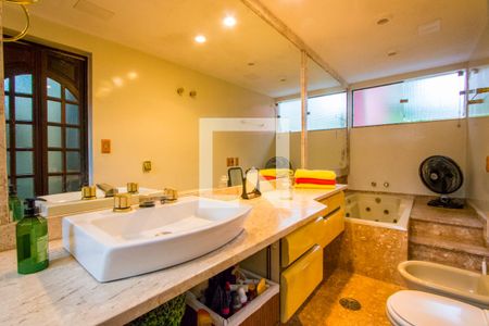 Casa para alugar com 373m², 3 quartos e 5 vagas Casa para alugar com 373m², 3 quartos e 5 vagasBanheiro do quarto 1