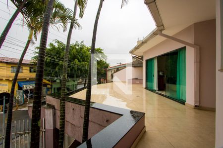 Casa para alugar com 373m², 3 quartos e 5 vagas Casa para alugar com 373m², 3 quartos e 5 vagasVaranda da sala