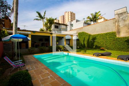 Casa para alugar com 373m², 3 quartos e 5 vagas Casa para alugar com 373m², 3 quartos e 5 vagasPiscina/Jardim