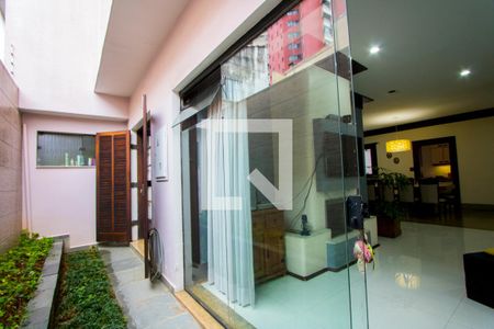 Casa para alugar com 373m², 3 quartos e 5 vagas Casa para alugar com 373m², 3 quartos e 5 vagasJardim de inverno