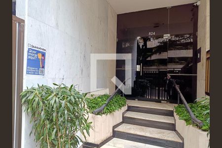 Apartamento à venda com 120m², 2 quartos e 1 vaga Apartamento à venda com 120m², 2 quartos e 1 vagaFachada com cartaz QA