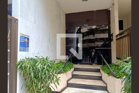 Apartamento à venda com 120m², 2 quartos e 1 vaga Apartamento à venda com 120m², 2 quartos e 1 vagaFachada com cartaz QA