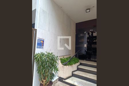 Apartamento à venda com 120m², 2 quartos e 1 vaga Apartamento à venda com 120m², 2 quartos e 1 vagaFachada com cartaz QA