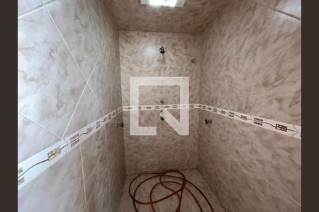 Casa para alugar com 400m², 3 quartos e 5 vagasChuveiro