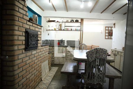 Casa à venda com 300m², 5 quartos e 2 vagaschurrasqueira/forno / fogão a lenha