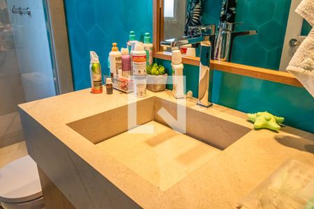 Apartamento à venda com 200m², 4 quartos e 3 vagasBanheiro da Suíte 1