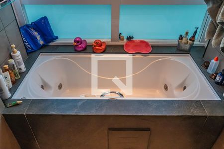 Apartamento à venda com 200m², 4 quartos e 3 vagasBanheiro da Suíte 2