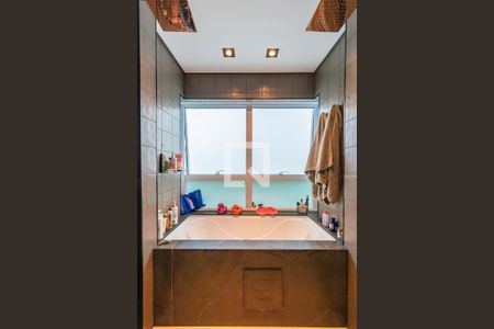 Apartamento à venda com 200m², 4 quartos e 3 vagasBanheiro da Suíte 2