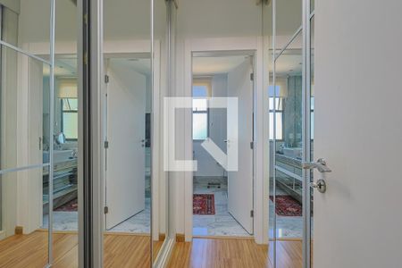 Apartamento à venda com 278m², 4 quartos e 4 vagasCloset da suíte 1