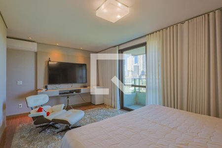 Apartamento à venda com 278m², 4 quartos e 4 vagasSuíte 1