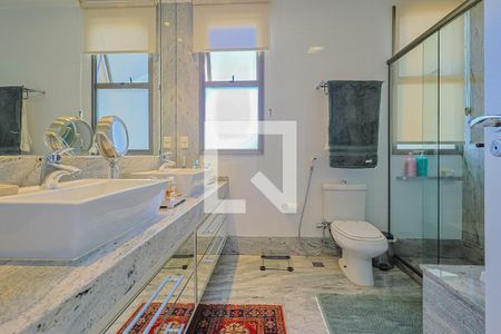 Apartamento à venda com 278m², 4 quartos e 4 vagasBanheiro da Suíte 1