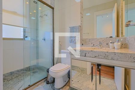 Apartamento à venda com 278m², 4 quartos e 4 vagasBanheiro da Suíte 2