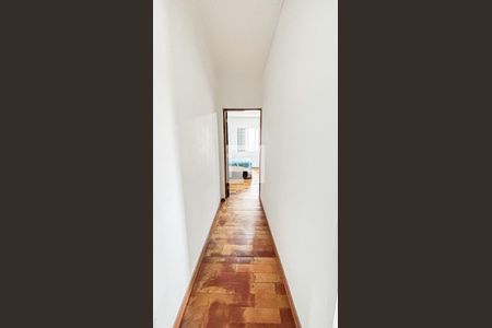 Casa à venda com 189m², 3 quartos e 2 vagas Casa à venda com 189m², 3 quartos e 2 vagasCorredor