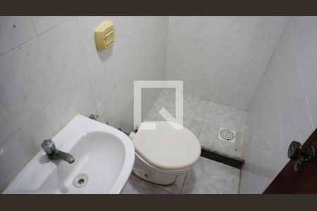Casa de condomínio à venda com 150m², 3 quartos e 1 vagaBanheiro serviço