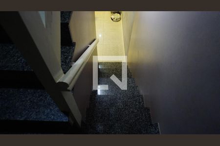 Casa de condomínio à venda com 150m², 3 quartos e 1 vagaEscada segundo andar