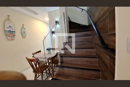 Escada de casa para alugar com 2 quartos, 65m² em Caiçara, Praia Grande