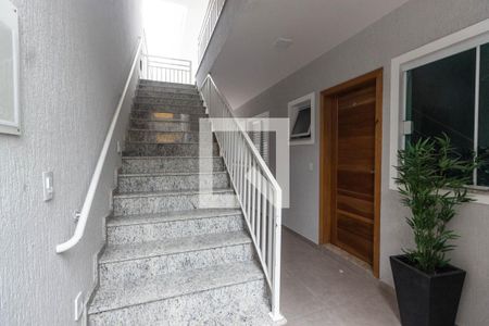 Studio para alugar com 28m², 1 quarto e sem vaga Studio para alugar com 28m², 1 quarto e sem vagaEscada
