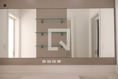 Casa à venda com 480m², 4 quartos e 4 vagasBanheiro das suítes 3 e 4