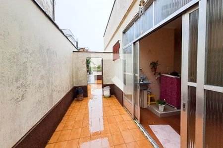 Casa à venda com 225m², 3 quartos e 2 vagasQuintal