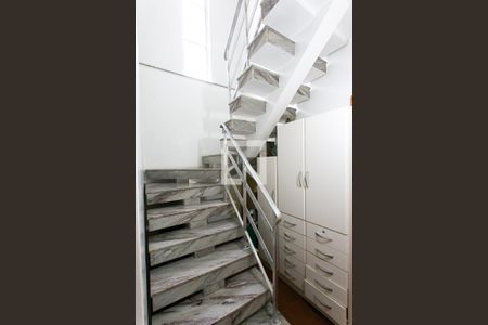 Casa à venda com 225m², 3 quartos e 2 vagasCorredor