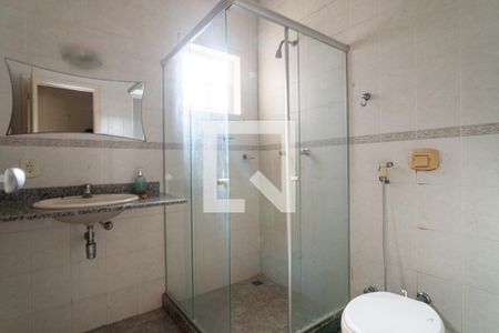 Casa à venda com 200m², 4 quartos e 2 vagasBanheiro