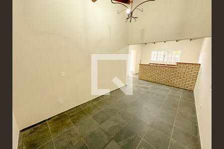 Casa para alugar com 250m², 2 quartos e 2 vagasSala