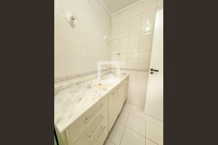 Casa para alugar com 250m², 2 quartos e 2 vagasBanheiro da Suíte
