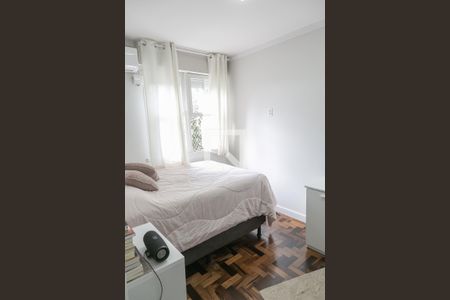 Quarto 1 de apartamento para alugar com 2 quartos, 49m² em Santo Antônio, Porto Alegre