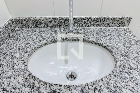 Banheiro de kitnet/studio à venda com 1 quarto, 36m² em Vila Firmiano Pinto, São Paulo