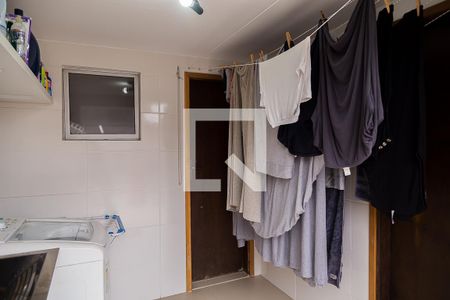 Casa à venda com 180m², 4 quartos e 3 vagas Casa à venda com 180m², 4 quartos e 3 vagasÁrea de Serviço 2