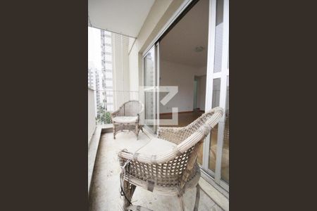 Apartamento à venda com 80m², 3 quartos e 1 vaga Apartamento à venda com 80m², 3 quartos e 1 vagaVaranda