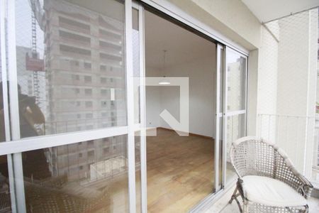 Apartamento à venda com 80m², 3 quartos e 1 vaga Apartamento à venda com 80m², 3 quartos e 1 vagaVaranda