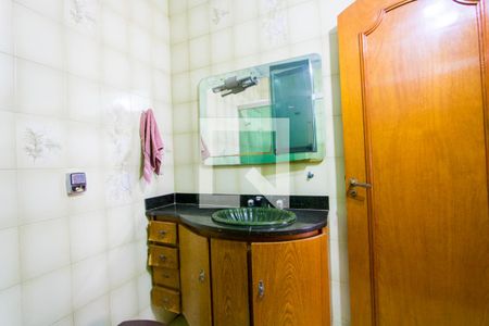 Casa à venda com 300m², 3 quartos e 5 vagasBanheiro do quarto 1