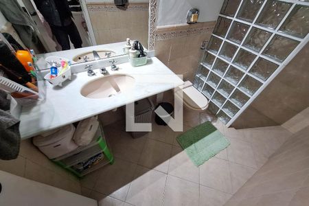 Casa à venda com 300m², 3 quartos e 4 vagasBanheiro da Suíte 1