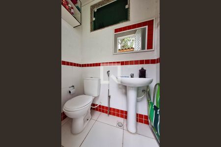 Casa à venda com 300m², 3 quartos e 4 vagasBanheiro de serviço